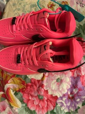 Nike Kids Neon Pink Sneakers with Black Swoosh